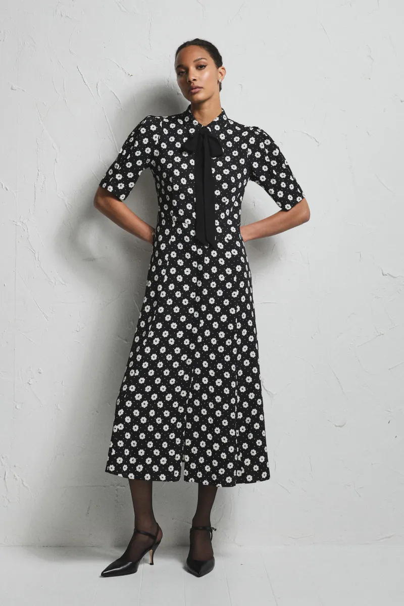 Charlotte Floral - Creme Fleur  Black - Pia Tjelta