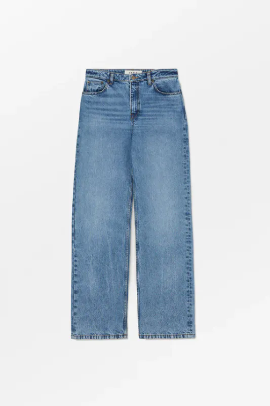 Maddy straight jeans - Worn mid blue - Skall Studio
